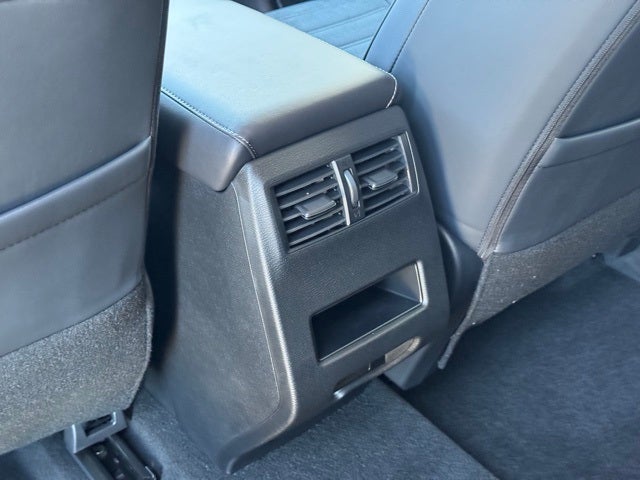 2025 Mitsubishi Outlander Base