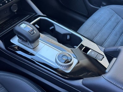 2025 Mitsubishi Outlander Base