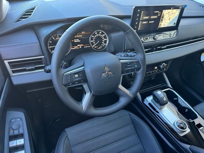 2025 Mitsubishi Outlander Base