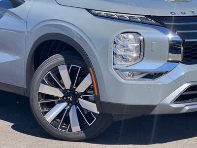 2025 Mitsubishi Outlander Base