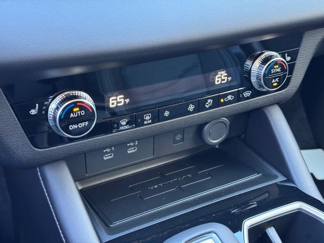 2025 Mitsubishi Outlander Base