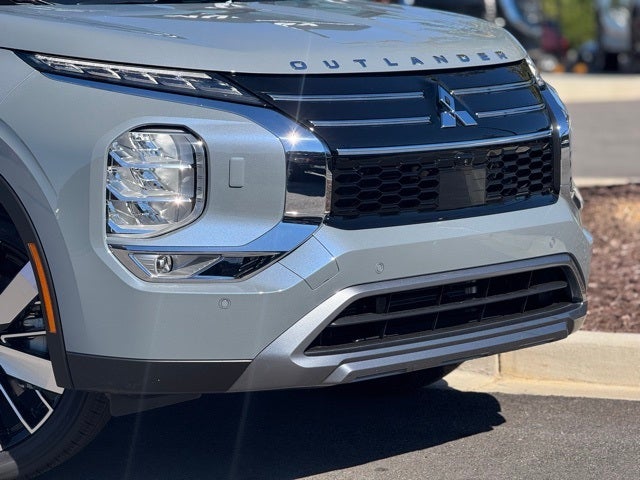 2025 Mitsubishi Outlander Base