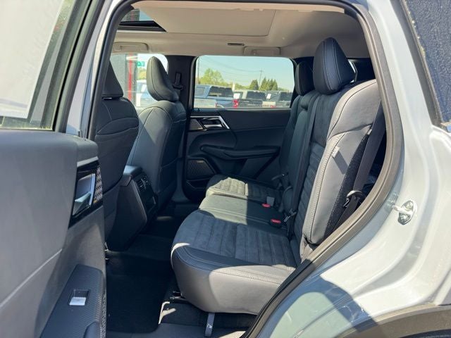 2026 Mitsubishi Outlander Base