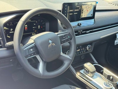 2026 Mitsubishi Outlander Base