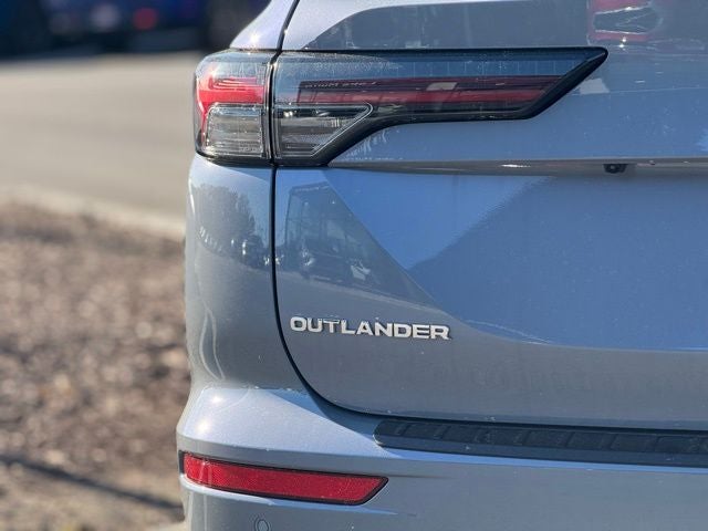 2026 Mitsubishi Outlander Base