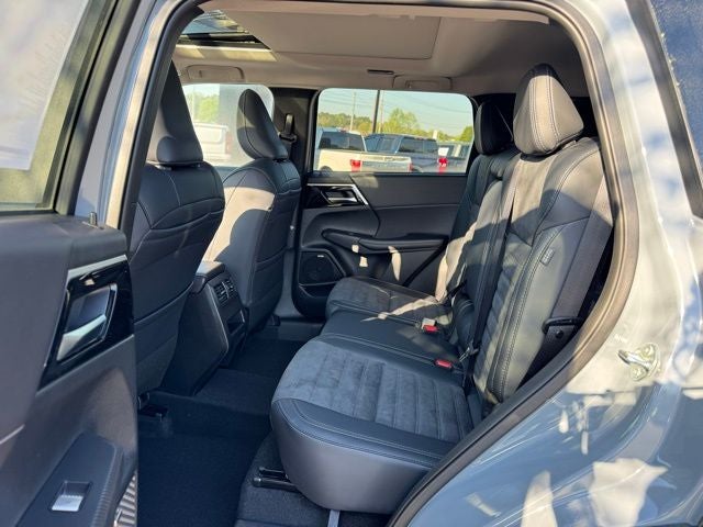 2026 Mitsubishi Outlander Base