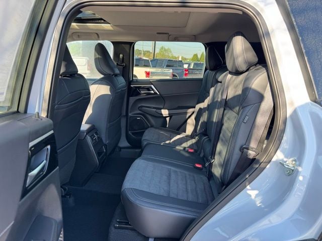 2026 Mitsubishi Outlander Base