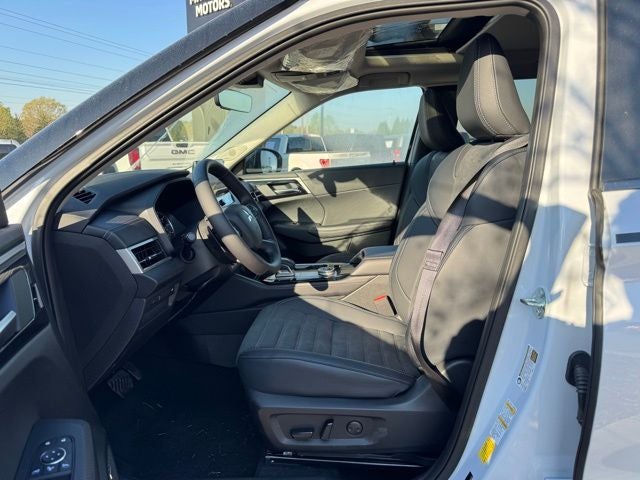 2026 Mitsubishi Outlander Base