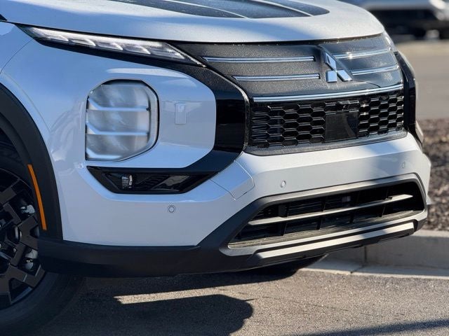 2026 Mitsubishi Outlander Base