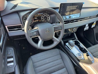 2026 Mitsubishi Outlander Base