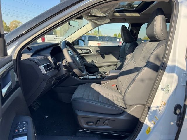 2026 Mitsubishi Outlander Base