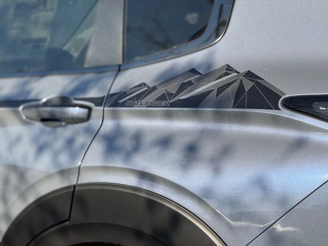 2026 Mitsubishi Outlander Base