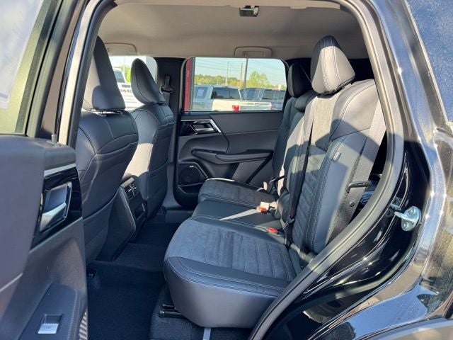 2026 Mitsubishi Outlander Base