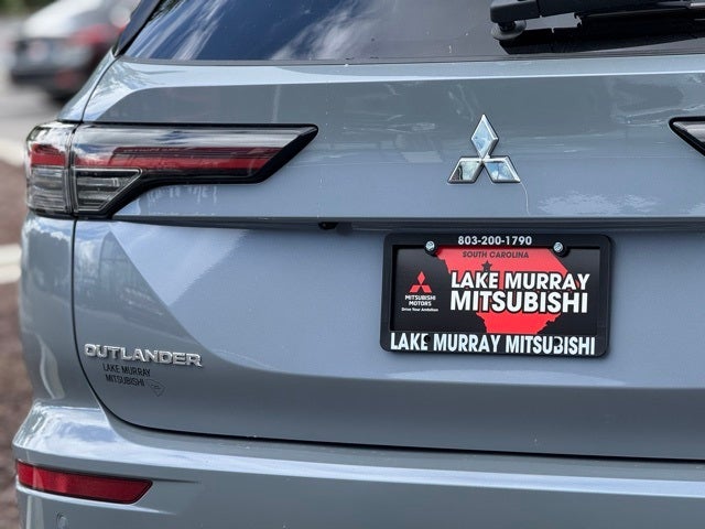 2025 Mitsubishi Outlander Base