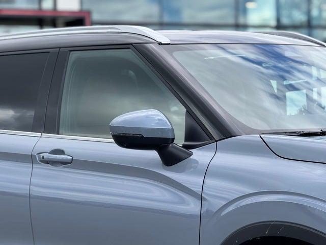 2025 Mitsubishi Outlander Base