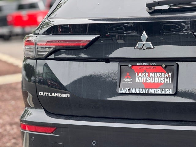 2025 Mitsubishi Outlander Base