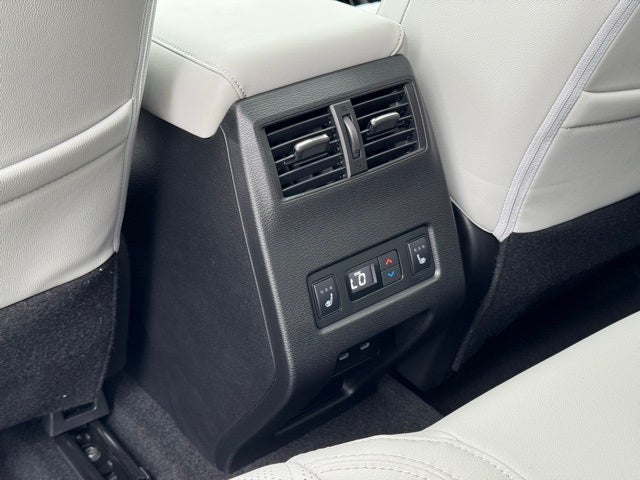 2025 Mitsubishi Outlander Base