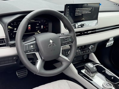 2025 Mitsubishi Outlander Base