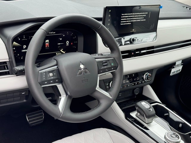 2025 Mitsubishi Outlander Base