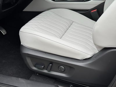 2025 Mitsubishi Outlander Base