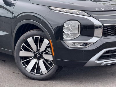 2025 Mitsubishi Outlander Base