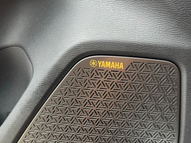 2025 Mitsubishi Outlander Base