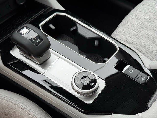 2025 Mitsubishi Outlander Base