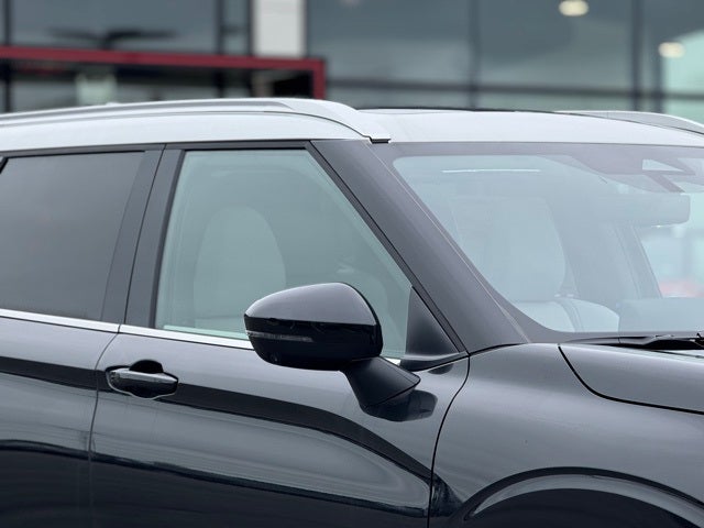 2025 Mitsubishi Outlander Base