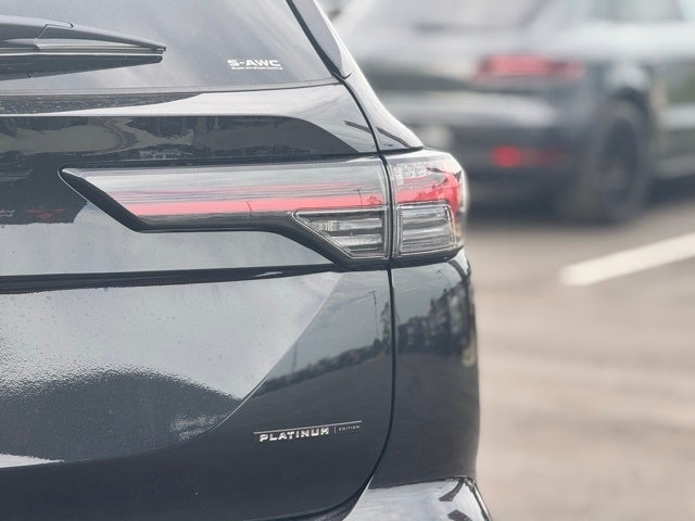 2025 Mitsubishi Outlander Base