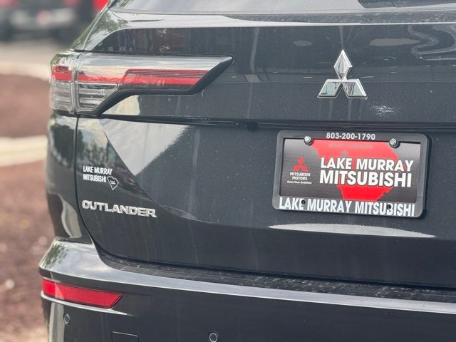 2025 Mitsubishi Outlander Base