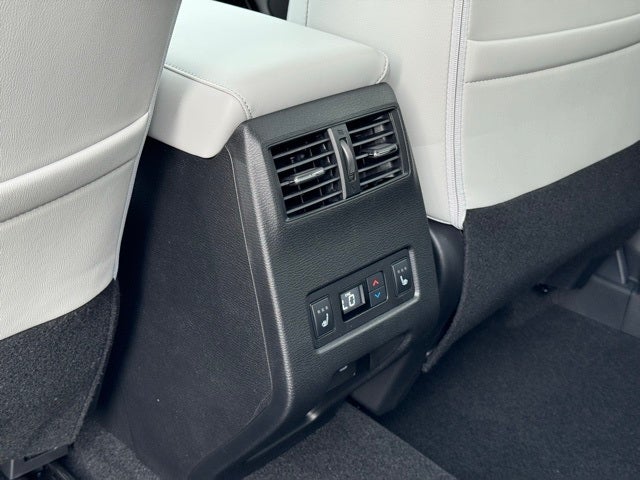 2025 Mitsubishi Outlander Base