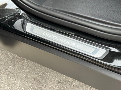 2025 Mitsubishi Outlander Base