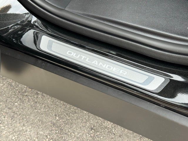 2025 Mitsubishi Outlander Base