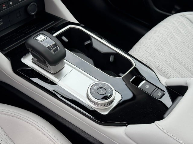 2025 Mitsubishi Outlander Base