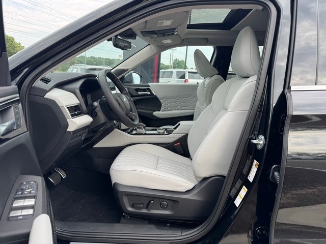 2025 Mitsubishi Outlander Base