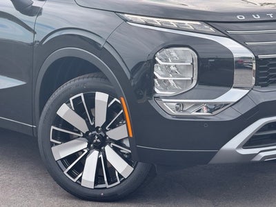 2025 Mitsubishi Outlander Base