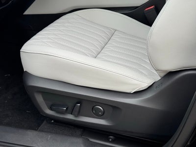 2025 Mitsubishi Outlander Base