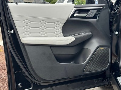 2025 Mitsubishi Outlander Base