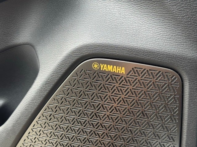 2025 Mitsubishi Outlander Base