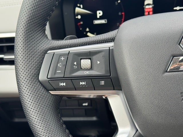 2025 Mitsubishi Outlander Base