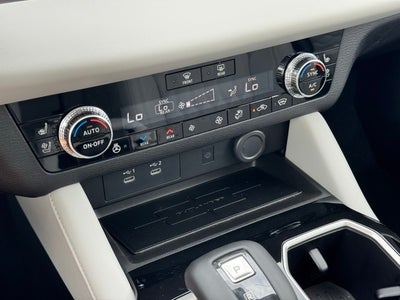 2025 Mitsubishi Outlander Base