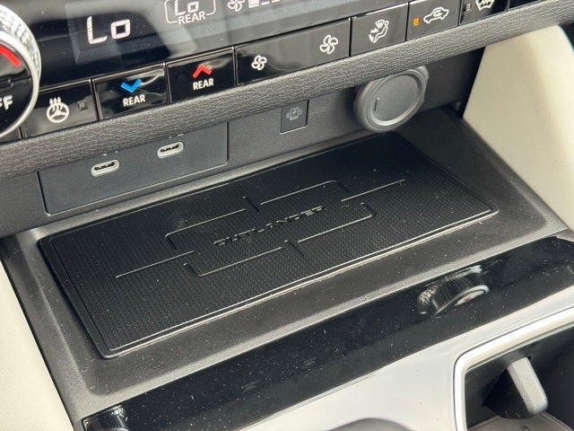 2025 Mitsubishi Outlander Base