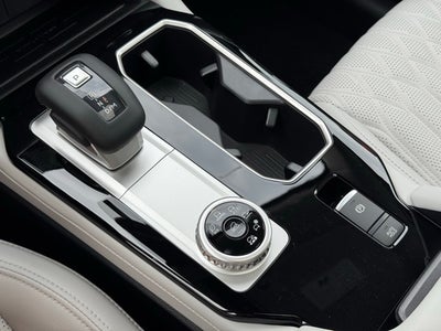 2025 Mitsubishi Outlander Base