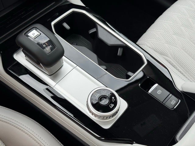 2025 Mitsubishi Outlander Base