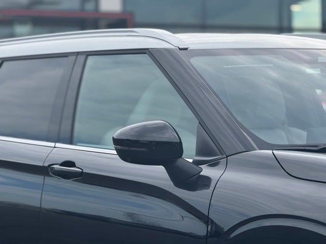 2025 Mitsubishi Outlander Base