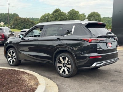 2025 Mitsubishi Outlander Base