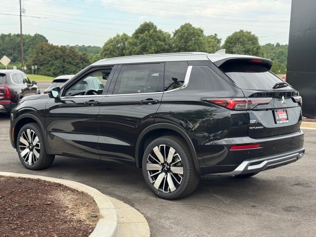 2025 Mitsubishi Outlander Base
