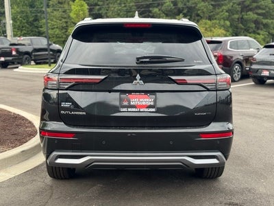 2025 Mitsubishi Outlander Base