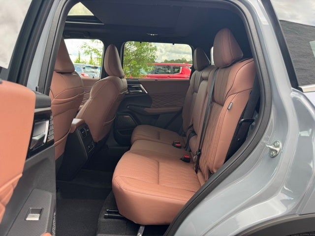 2025 Mitsubishi Outlander Base