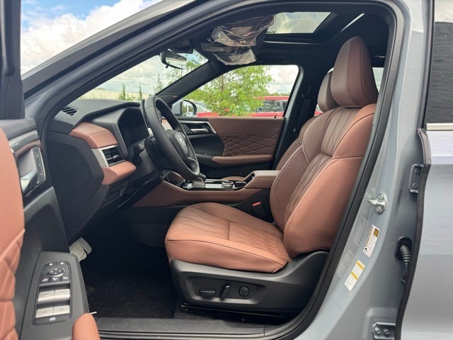 2025 Mitsubishi Outlander Base